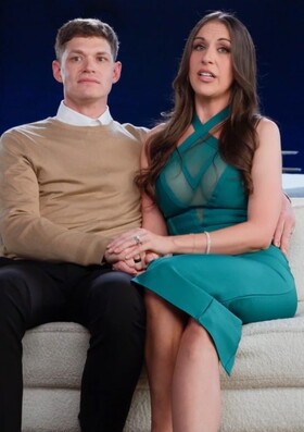 Моя жена получает удовольствие от другого огромного члена